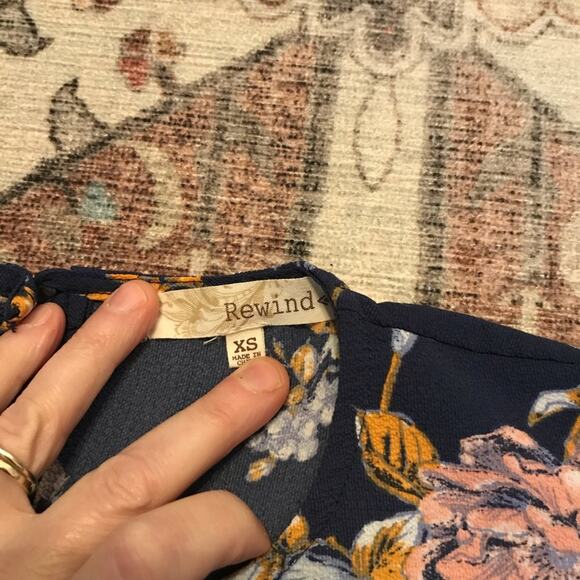 Rewind floral flutter sleeve blouse size XS - Picture 5 of 6